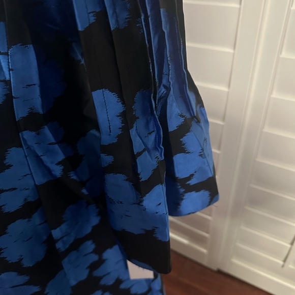 Elegant Blue Floral Dress - Picture 7 of 13